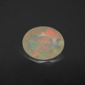 Opale multicolore naturelle coupe ovale, 1,46 ct, transparent