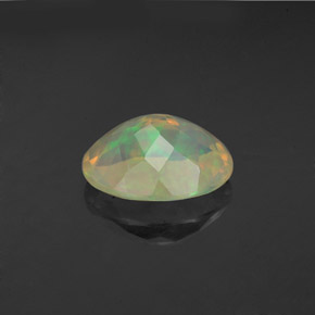 Opale multicolore naturelle coupe ovale, 1,64 ct, transparent
