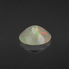 Opale multicolore naturelle coupe ovale, 1,50 ct, transparent