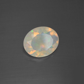Opale multicolore naturelle coupe ovale, 1,60 ct, transparent