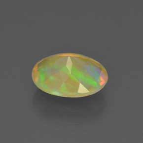Opale multicolore naturelle coupe ovale, 0,93 ct, transparent