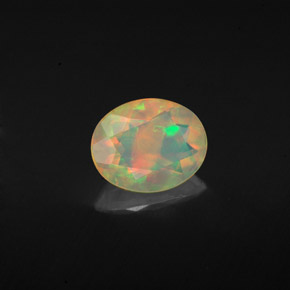 Opale multicolore naturelle coupe ovale, 0,92 ct, transparent
