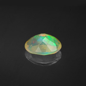 Opale multicolore naturelle coupe ovale, 1,13 ct, transparent