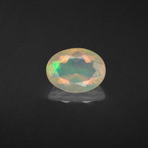 Opale multicolore naturelle coupe ovale, 1,10 ct, transparent