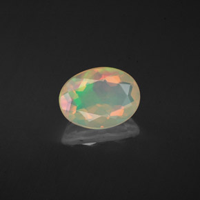 Opale multicolore naturelle coupe ovale, 1,10 ct, transparent