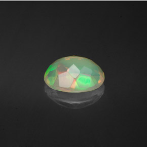 Opale multicolore naturelle coupe ovale, 1,10 ct, transparent