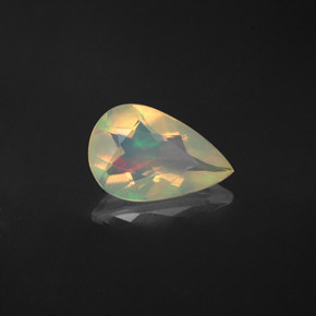 Opale multicolore naturelle en forme de poire, 0,87 ct, transparent