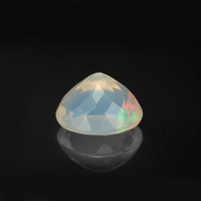 Opale multicolore naturelle coupe ovale, 2,58 ct, transparent