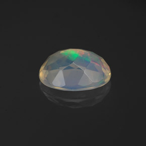 Opale multicolore naturelle coupe ovale, 1,06 ct, transparent