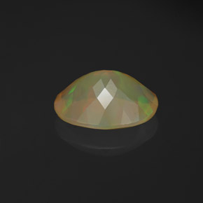 Opale multicolore naturelle coupe ovale, 1,47 ct, translucide