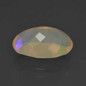 Opale multicolore naturelle coupe ovale, 1,83 ct, transparent