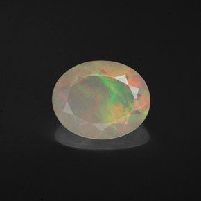Opale multicolore naturelle coupe ovale, 1,40 ct, translucide