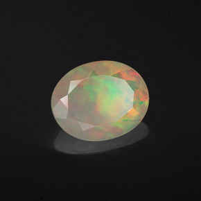 Opale multicolore naturelle coupe ovale, 1,40 ct, translucide