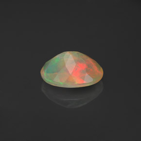 Opale multicolore naturelle transparent, 0,66 ct, transparent / translucide