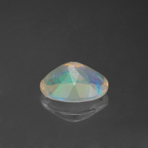 Opale multicolore naturelle transparent, 0,83 ct, transparent / translucide