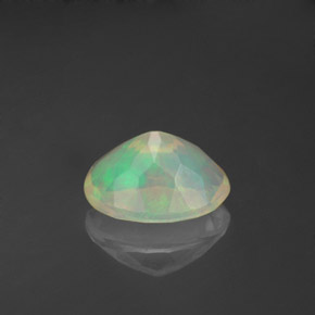 Opale multicolore naturelle transparent, 0,80 ct, transparent / translucide