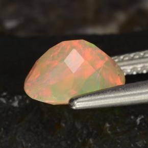 Opale multicolore naturelle coupe ovale, 0,97 ct, translucide