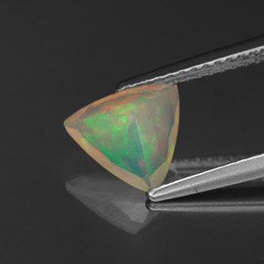 Opale multicolore naturelle transparent, 0,82 ct, transparent / translucide