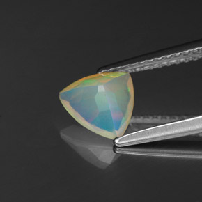Opale multicolore naturelle transparent, 0,65 ct, transparent / translucide