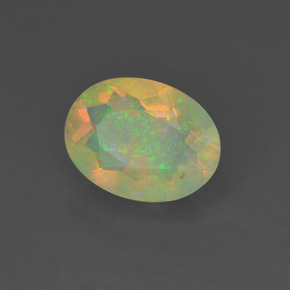 Opale multicolore naturelle coupe ovale, 0,88 ct, transparent
