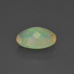Opale multicolore naturelle coupe ovale, 0,88 ct, transparent