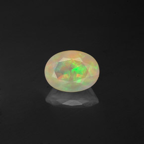 Opale multicolore naturelle transparent, 0,85 ct, transparent / translucide
