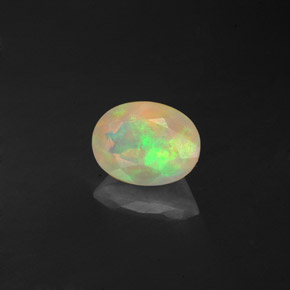 Opale multicolore naturelle transparent, 0,85 ct, transparent / translucide