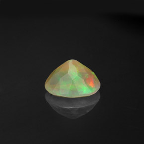 Opale multicolore naturelle transparent, 0,85 ct, transparent / translucide