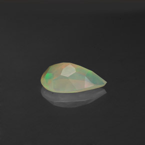 Opale multicolore naturelle transparent, 0,82 ct, transparent / translucide