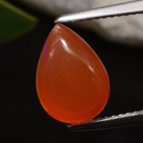 Opale Orange rouge intense naturelle En forme de poire, 1.97 ct, Translucide