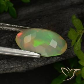 Opale Multicolore naturelle ovale, 1.72 ct, Translucide