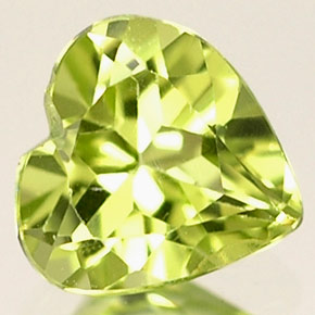 Péridot vert naturelle forme de coeur, 0,50 ct, VVS-VS