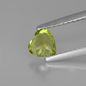 Péridot vert naturelle forme de coeur, 0,49 ct, VS