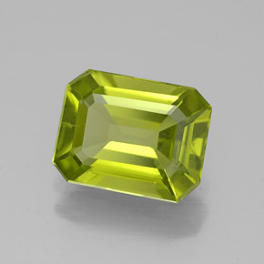 Péridot vert naturelle taille émeraude, 1,92 ct, VS