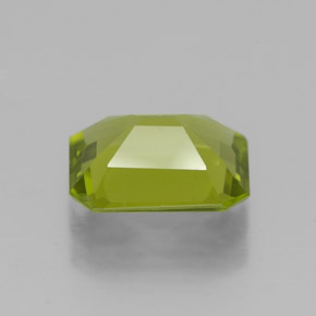 Péridot vert naturelle taille émeraude, 1,92 ct, VS