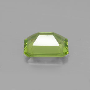 Péridot vert naturelle taille émeraude, 1,89 ct, VVS