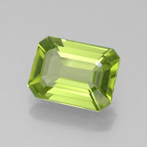 Péridot vert naturelle taille émeraude, 1,95 ct, VVS