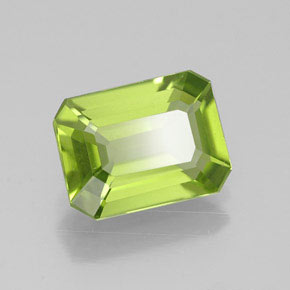 Péridot vert naturelle taille émeraude, 1,95 ct, VVS
