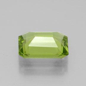 Péridot vert naturelle taille émeraude, 1,95 ct, VVS
