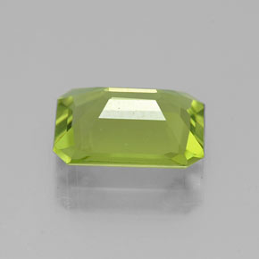 Péridot vert naturelle taille émeraude, 1,83 ct, VVS