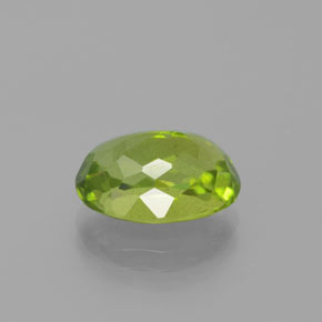 Péridot vert naturelle coupe ovale, 5,47 ct, VS