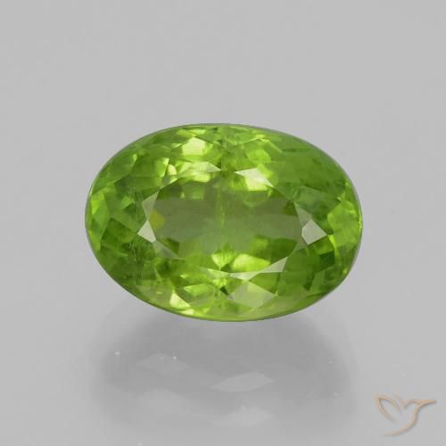 Péridot Vert éclatant naturelle Coupe ovale, 4.64 ct, VS-SI