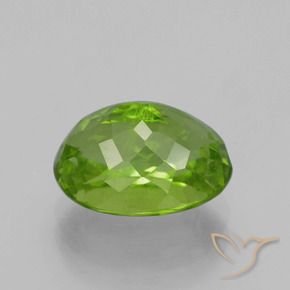 Péridot Vert éclatant naturelle Coupe ovale, 4.64 ct, VS-SI