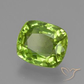 Péridot Vert moyen naturelle Coussin, 2.62 ct, VS