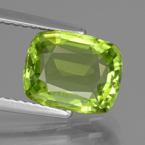 Péridot Vert moyen naturelle Coupe coussin, 2.63 ct, VS