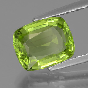 Péridot Vert moyen naturelle Coupe coussin, 2.63 ct, VS