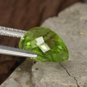 Péridot Vert moyen naturelle En forme de poire, 4.54 ct, VS
