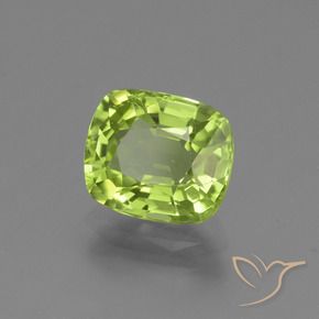 Péridot Vert vif et léger naturelle Coussin, 2.02 ct, VS-SI