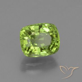 Péridot Vert moyen naturelle Coussin, 2.50 ct, VVS-VS