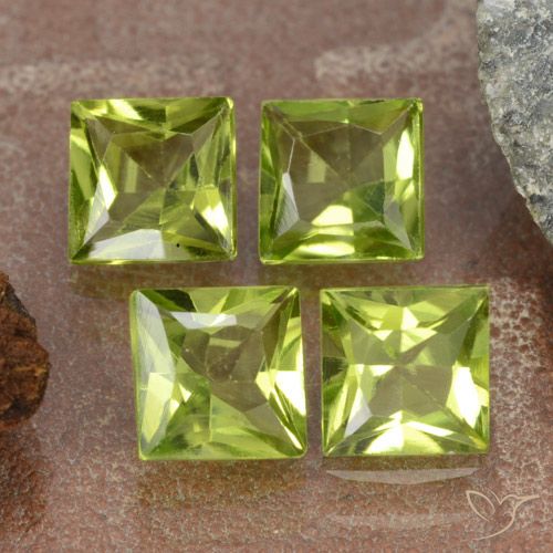 2.85ctw Naturel Vert moyen Péridot, Carré, VS
